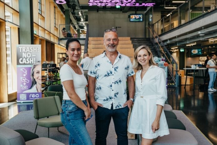 reo: Verpackungen für die Kreislaufwirtschaft Team reo mit Eloise Mayer, Florian Mayr und Gründerin Steffanie Rainer Fotografin: Isabelle Dupont