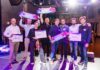 BIG UP bringt in Braunschweig Startups und Investoren zusammen Die Startups enerbeat aus Braunschweig (1.+2. von links, Sieger im Schwerpunkt Clean Tech und Green Mobility), Anori Tech aus Hamburg (Mitte, Sieger im Schwerpunkt High Tech und Deep Tech) sowie GAIA Aerospace aus Braunschweig (Sieger im Schwerpunkt Dual Use) durften sich über jeweils 5.000 Euro Preisgeld freuen. Fotos: Braunschweig Zukunft GmbH/Philipp Ziebart