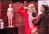 Investoren: Technologie und Geschäftsmodell sorgen für Spannung Jelena Meyer Vicente präsentiert mit „Zenny“ Ohrakupressur zur Selbstanwendung. Investorin Janna Ensthaler (l.) macht den Praxistest. RTL / Bernd-Michael Maurer