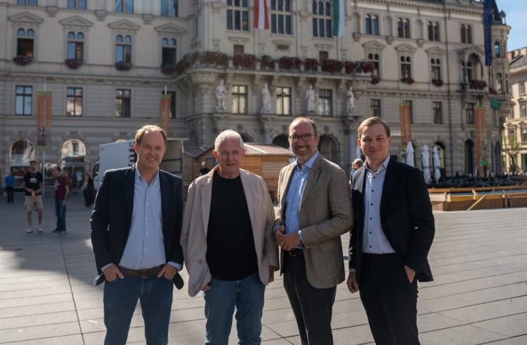 Lebensstimmen: KI und Bestatter für neue Abschiedsformen die drei Gründer und der Investor Dr. Helmut Marko