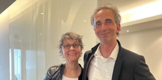 Gegen MINT-Fachkräftemangel: Fraunhofer-Spin-off bringt Robotik an Schulen Roberta: Open Roberta Lab bringt Robotik in Schulen Marc Tobias und Andrea Herold von Roberta