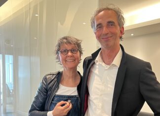 Gegen MINT-Fachkräftemangel: Fraunhofer-Spin-off bringt Robotik an Schulen Roberta: Open Roberta Lab bringt Robotik in Schulen Marc Tobias und Andrea Herold von Roberta