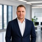 Gründung: Selbstständigkeit mit tragfähigem Geschäftsmodell Maximilian Ossot Credits Firmenkompass gmbH