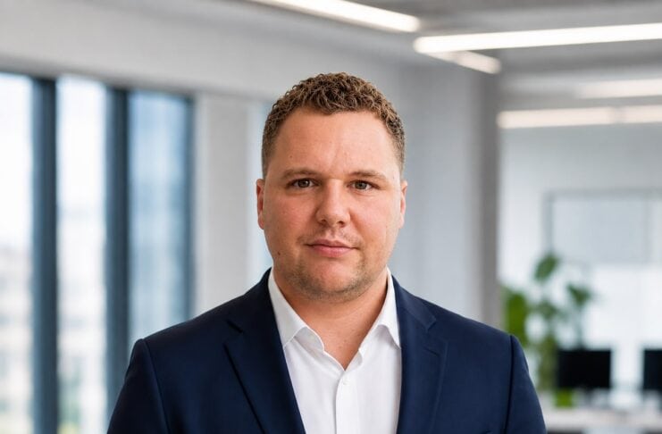 Gründung: Selbstständigkeit mit tragfähigem Geschäftsmodell Maximilian Ossot Credits Firmenkompass gmbH