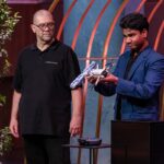 clearBee: Drohne in der Höhle der Löwen Bild: Ronald Lilleg-Staudenherz (l.) und Naveen Rajan präsentieren die Fensterputz-Drohne „ClearBee“. Sie erhoffen sich ein Investment von 300.000 Euro für 10 Prozent der Firmenanteile. Foto: RTL / Bernd-Michael Maurer