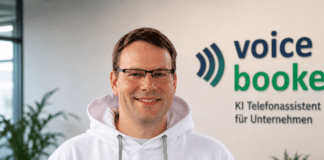 VoiceBooker: Wie KI-Telefonie wiederkehrende Kundenanfragen zuverlässig automatisiert VoiceBooker Andre Martin
