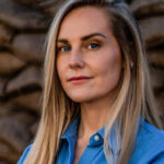 Wiebke Hönicke: Freiheit und Bundeswehr neu denken Wiebke Hönicke Pionieroffizier, Mit-Initiatorin bei #WirGegenExtremismus und hostet den Podcast „Buschfunk“