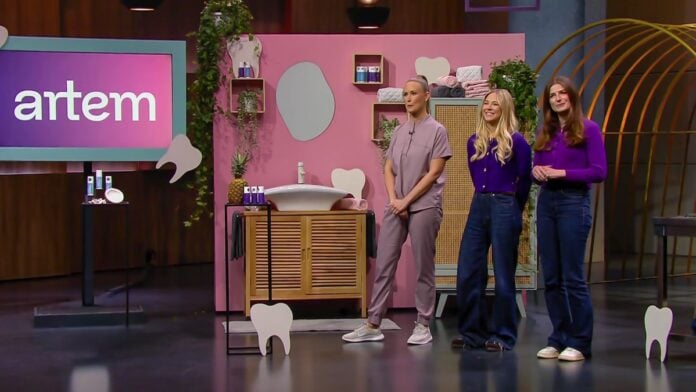 artem artem oral care: Zahnpflege in Die Höhle der Löwen Rebecca Linneweber, Diana Zur Löwen und Julia von Wolff (v.li.), Gründerinnen von Artem oral care Foto: RTL