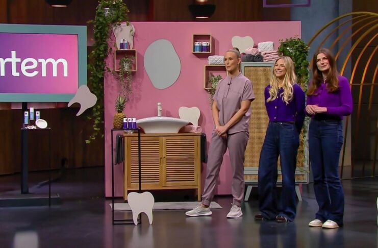 artem oral care: Zahnpflege in Die Höhle der Löwen Rebecca Linneweber, Diana Zur Löwen und Julia von Wolff (v.li.), Gründerinnen von Artem oral care Foto: RTL