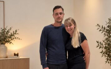 Buzz Hive: Der Marktplatz für Stuhlmiete in der Beauty-Branche Buzz Hive: Stuhlmiete für die Beauty-Branche Jennifer und Viktor Straile Bildcredits: privat (Buzz Core Holding GmbH)
