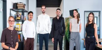 Craftwerk: Fachkräfte durch planbares Recruiting gewinnen Teambild stehend