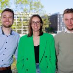 mika: KI für Buchhaltung erhält sechs Millionen Euro co founders stehend
