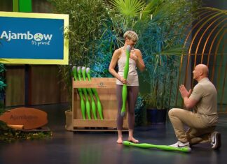 Ajambow: Die Höhle der Löwen trifft auf neues Training Bild Heiratsantrag: Simon Werner geht für seine Susan Schmidt auf die Knie. Foto: RTL