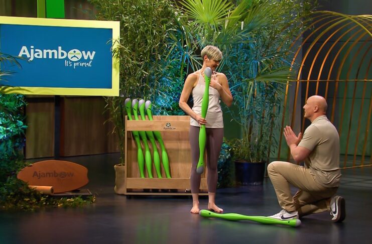 Ajambow: Die Höhle der Löwen trifft auf neues Training Bild Heiratsantrag: Simon Werner geht für seine Susan Schmidt auf die Knie. Foto: RTL