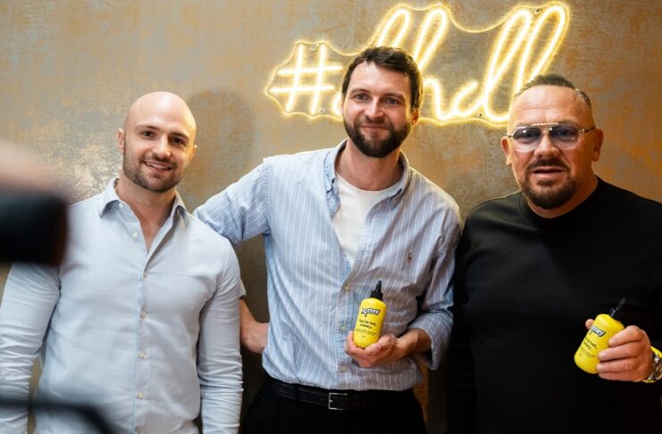 Hot Honey: hottey und Andreas W. Herb starten Expansion Bild hottey-Gründer Maximilian Voigt und Julian Herrlich sowie Andreas W. Herb (v.l.n.r.) / Die Höhle der Löwen Bildcredits MBG Group