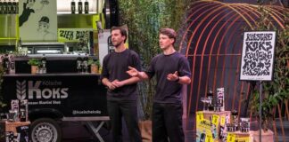 Kölsche Koks: Die Höhle der Löwen – Cocktail Maximilian Koeser (l.) und Nicolas Lutz präsentieren mit „Kölsche Koks“ einen Espresso-Martini-Shot und Premix. Sie erhoffen sich ein Investment von 600.000 Euro für 10 Prozent der Firmenanteile. Foto: RTL / Bernd-Michael Maurer