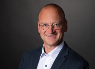 Compliance: Datenschutz und Informationssicherheit Autor: Dr. Martin Mühlpfordt