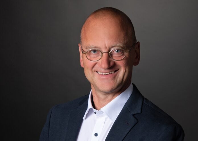 Martin_Muehlpfordt Compliance: Datenschutz und Informationssicherheit Autor: Dr. Martin Mühlpfordt