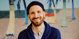 Social Media ist erwachsen geworden: Wie Start-ups ohne Überforderung professionalisieren Social Media: Content und KI für Startups Portrait Mirco Gluch Casual