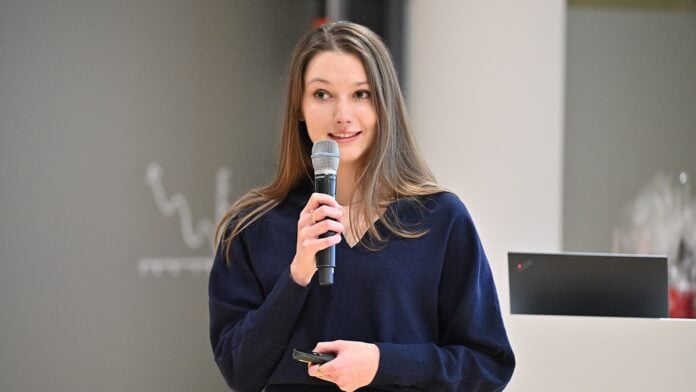 Prioco Pitch_Clara_Charpey_Fotograf Michael Luebke Prioco: Notfallvorsorge für Unternehmer digital lösen Pitch Clara Charpey Fotograf Michael Lübke