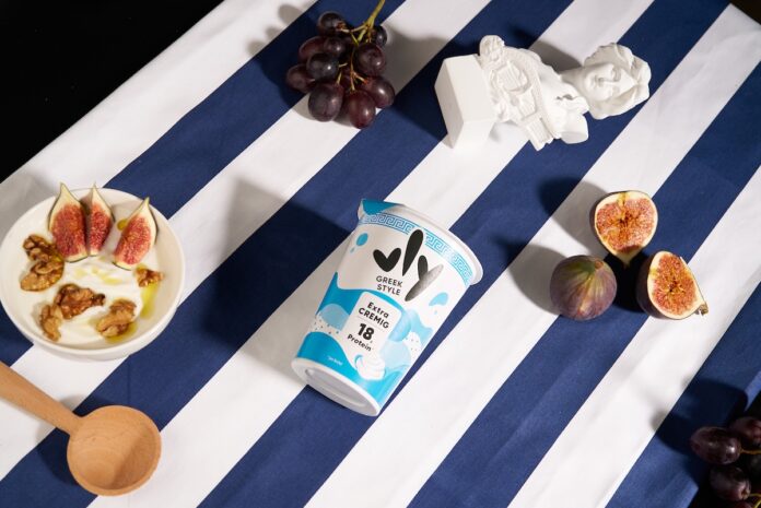 Greek Style: vly Joghurtalternative mit Ackerbohnenprotein Das Berliner Foodtech-Unternehmen vly bringt eine Greek Style Joghurtalternative heraus. Copyright: vly
