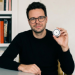 Warum legen immer mehr Menschen ihr Smartphone freiwillig aus der Hand? Zenbox Digital Detox mit NFC für Fokus Founder Konstantin