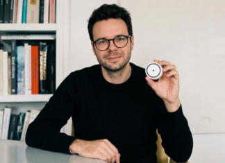 Warum legen immer mehr Menschen ihr Smartphone freiwillig aus der Hand? Zenbox Digital Detox mit NFC für Fokus Founder Konstantin