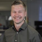 ViridiCO2: CO2 tech from a startup with real impact CO2 ViridiCO2 Founder Dr. Daniel Steward Portrait Photo in a Office