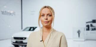 polestar-0-project-sustainable-mobility Frederika Klarèn in front of a Polestar vehicle in a white Produktion hall!