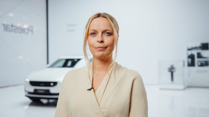 polestar-0-project-sustainable-mobility Frederika Klarèn in front of a Polestar vehicle in a white Produktion hall!