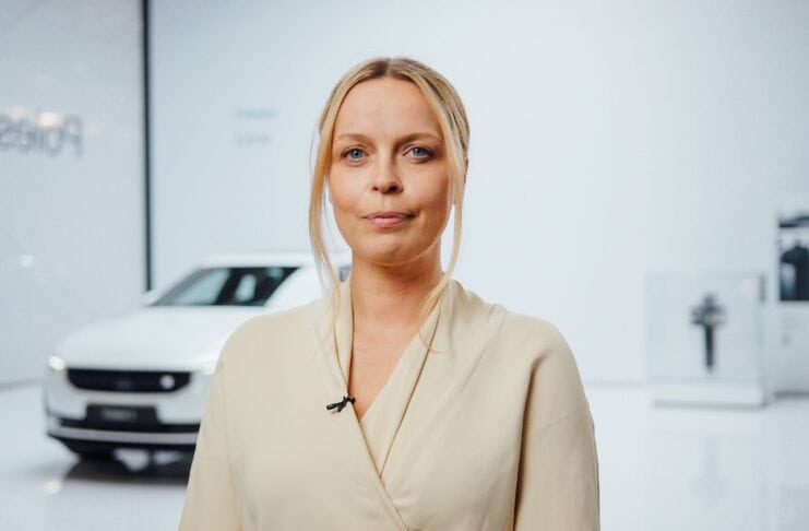 polestar-0-project-sustainable-mobility Frederika Klarèn in front of a Polestar vehicle in a white Produktion hall!
